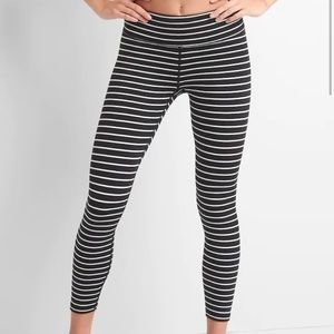 GapFit Blackout Stripe 7/8 Leggings
